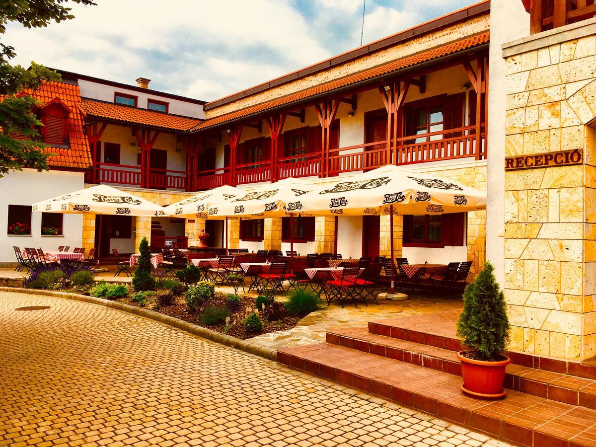 Magita Hotel Basko المظهر الخارجي الصورة